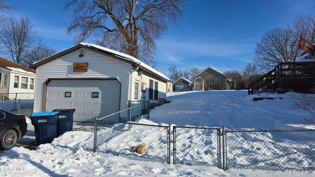 10 New York Avenue, East Greenbush, NY 12144