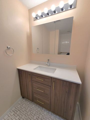 17 Elderwood Drive 17, Stoughton, MA 02072