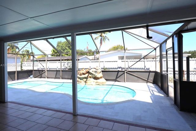 141 Mcarthur Parkway A, Pembroke Pines, FL 33024