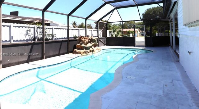 141 Mcarthur Parkway A, Pembroke Pines, FL 33024