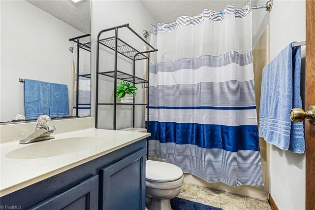 1913 Stonewood Drive, Winston-salem, NC 27103