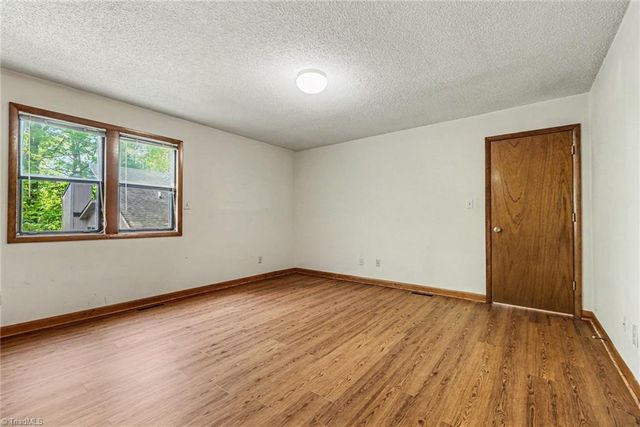 1913 Stonewood Drive, Winston-salem, NC 27103