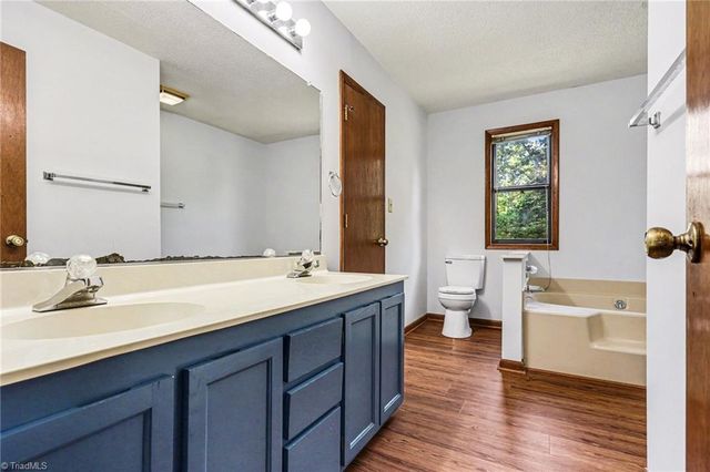 1913 Stonewood Drive, Winston-salem, NC 27103
