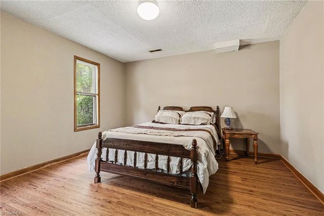 1913 Stonewood Drive, Winston-salem, NC 27103
