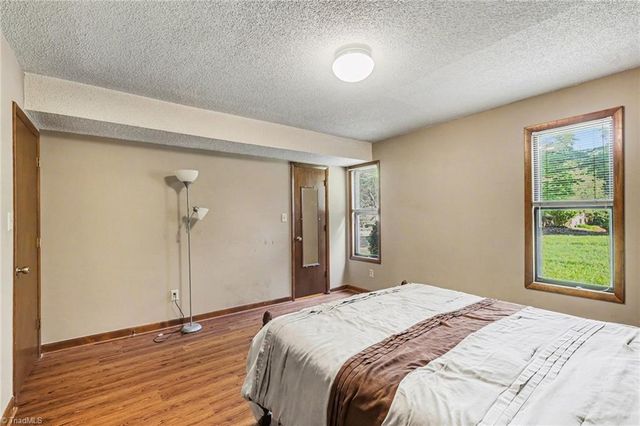 1913 Stonewood Drive, Winston-salem, NC 27103