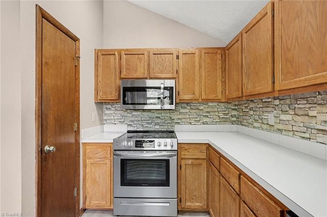 1913 Stonewood Drive, Winston-salem, NC 27103