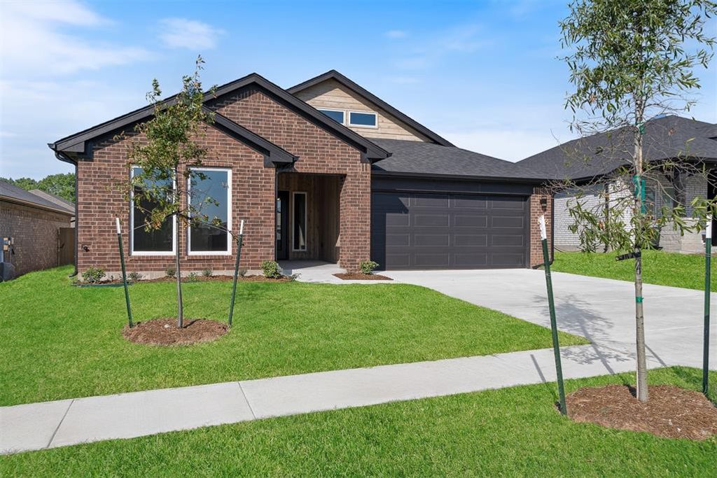 Image 1 of property listing at 449 Vista Drive, Yukon, OK 73099