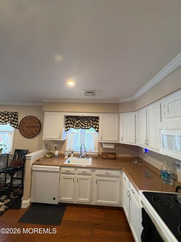 56 Carlisle Road, Toms River, NJ 08757