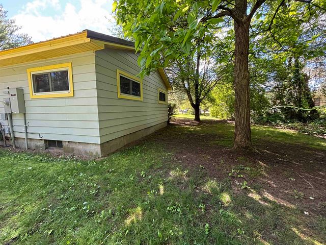 2190 Pine Crescent Drive, Farwell, MI 48622