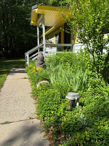 2190 Pine Crescent Drive, Farwell, MI 48622