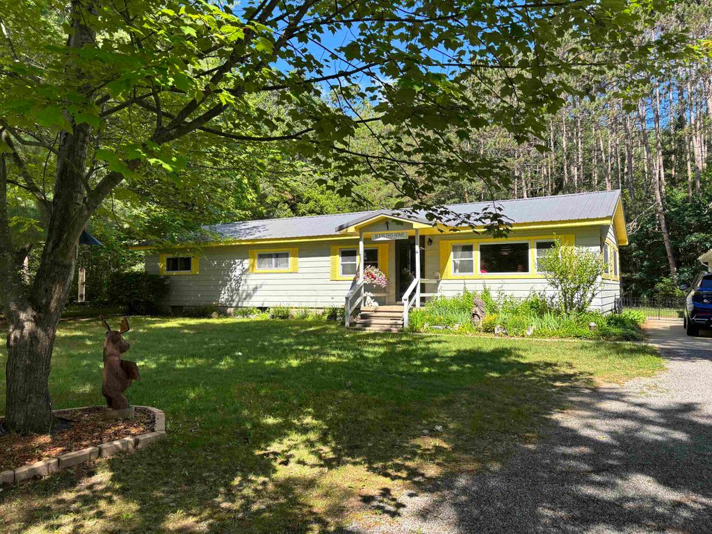 2190 Pine Crescent Drive, Farwell, MI 48622