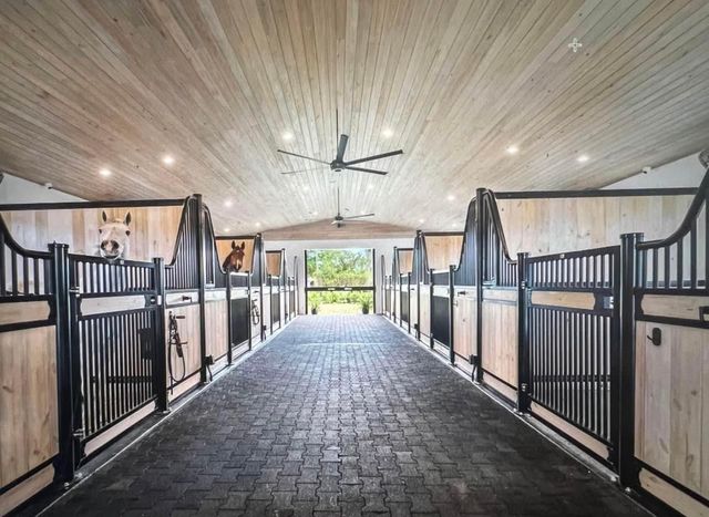 14322 Drafthorse Lane Stalls, Wellington, FL 33414