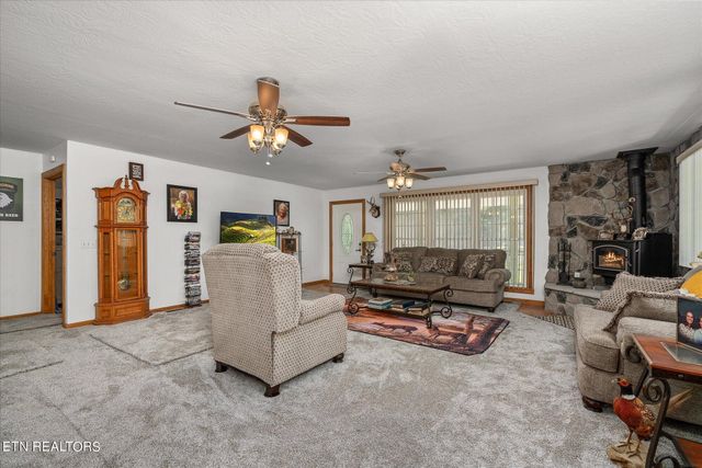 213 Indian Rock Tr, Jamestown, TN 38556