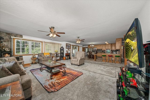 213 Indian Rock Tr, Jamestown, TN 38556