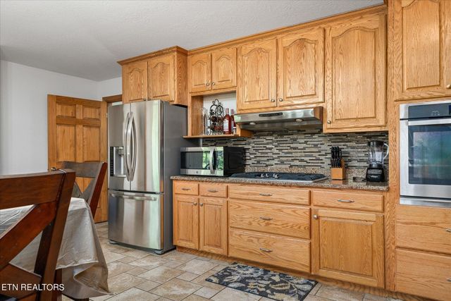 213 Indian Rock Tr, Jamestown, TN 38556