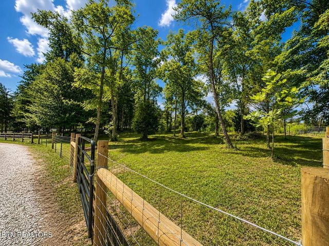 213 Indian Rock Tr, Jamestown, TN 38556