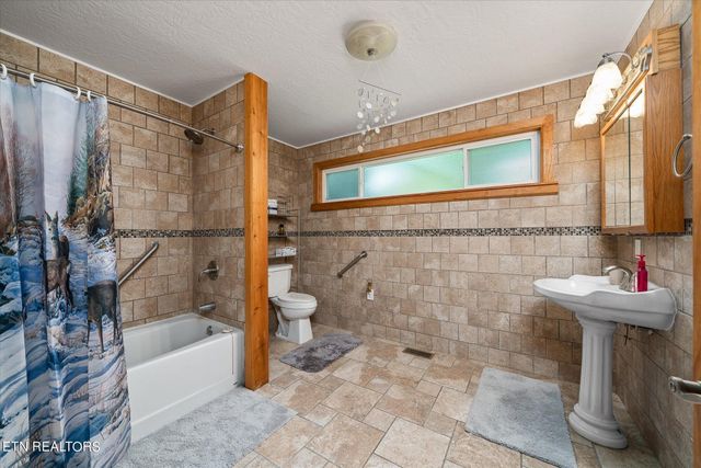 213 Indian Rock Tr, Jamestown, TN 38556