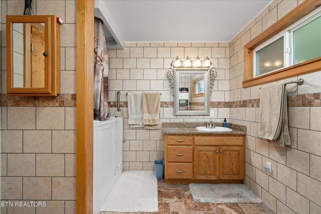213 Indian Rock Tr, Jamestown, TN 38556