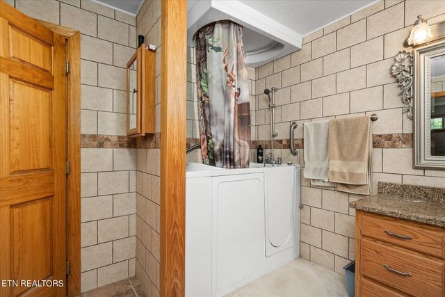 213 Indian Rock Tr, Jamestown, TN 38556