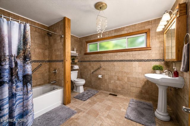 213 Indian Rock Tr, Jamestown, TN 38556