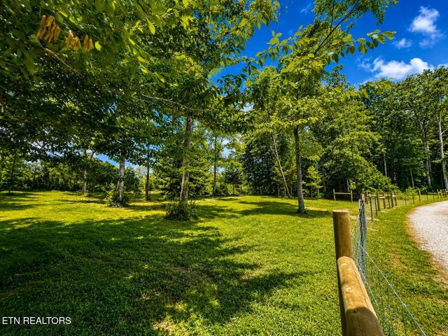 213 Indian Rock Tr, Jamestown, TN 38556