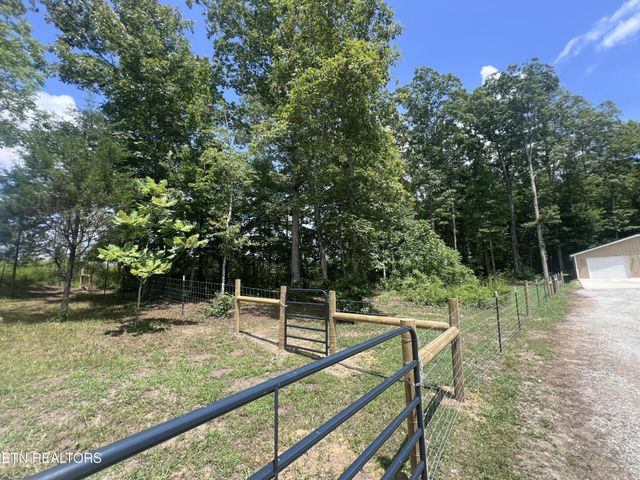 213 Indian Rock Tr, Jamestown, TN 38556