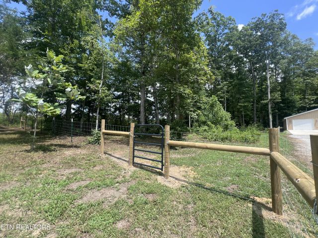 213 Indian Rock Tr, Jamestown, TN 38556