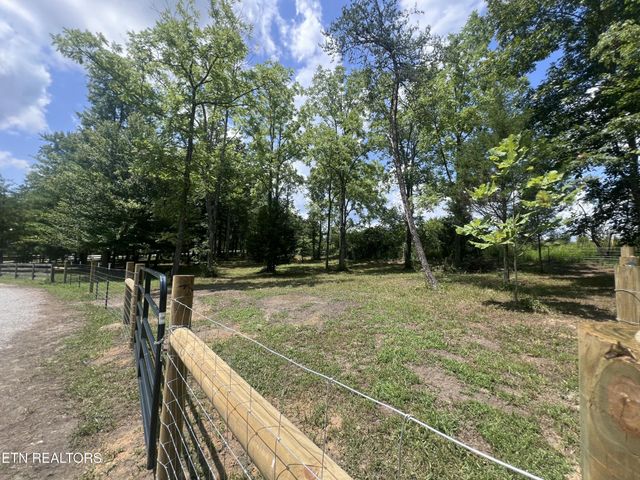 213 Indian Rock Tr, Jamestown, TN 38556