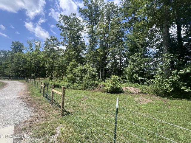 213 Indian Rock Tr, Jamestown, TN 38556