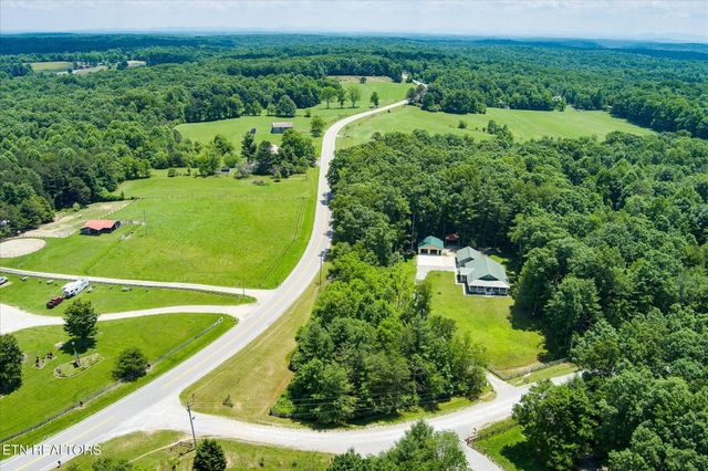 213 Indian Rock Tr, Jamestown, TN 38556