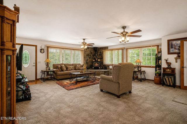 213 Indian Rock Tr, Jamestown, TN 38556