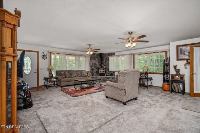 213 Indian Rock Tr, Jamestown, TN 38556