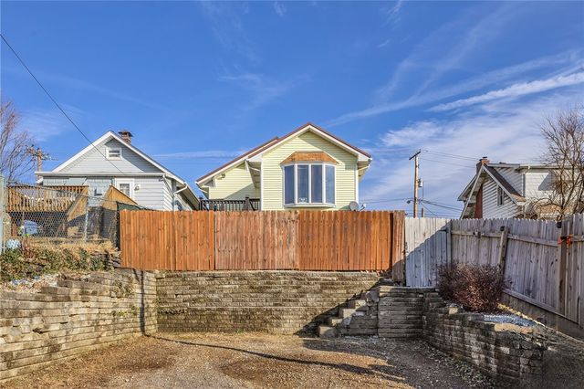 1909 Freeport Rd, Arnold, PA 15068