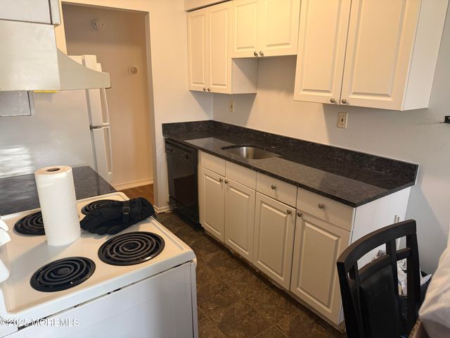 76 Manchester Court B, Freehold, NJ 07728