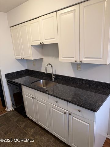 76 Manchester Court B, Freehold, NJ 07728