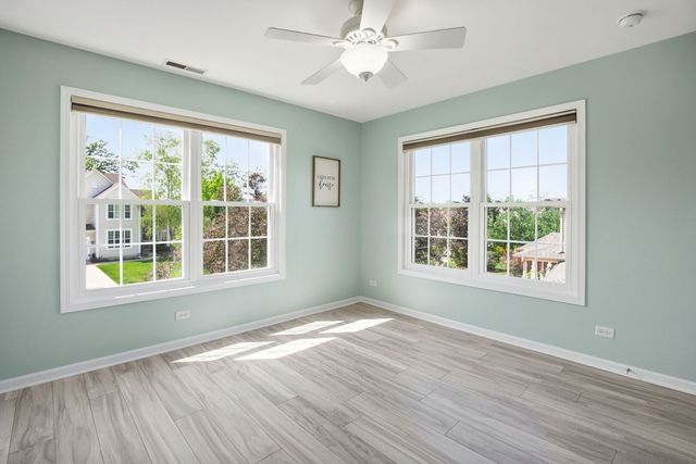 215 S Winthrop Drive, Round Lake, IL 60073