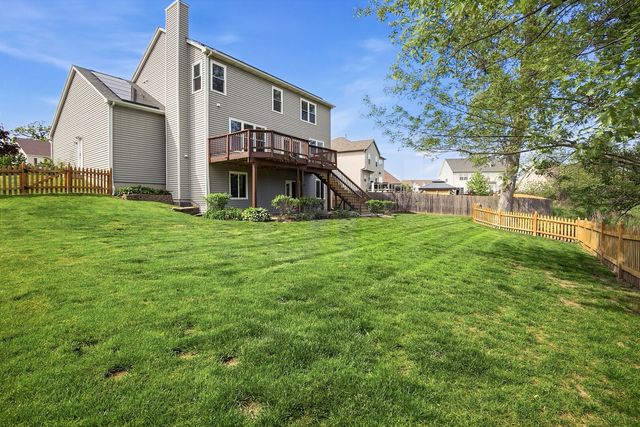 215 S Winthrop Drive, Round Lake, IL 60073