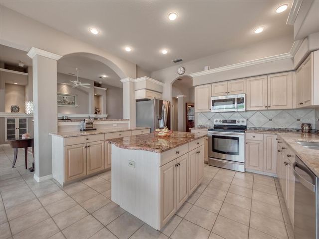 6605 WATERS EDGE WAY, Lakewood Ranch, FL 34202
