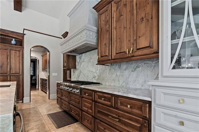 11110 W 146th Terrace, Overland Park, KS 66221