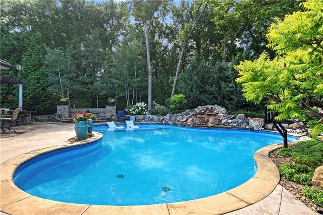 11110 W 146th Terrace, Overland Park, KS 66221