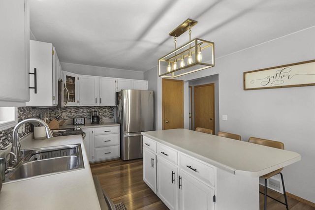 928 Vista Ridge Drive, Mount Horeb, WI 53572