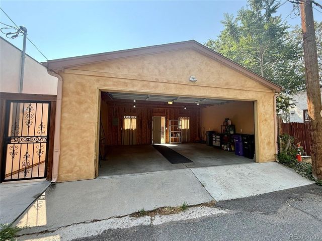 2431 Tremont Pl, Denver, CO 80205