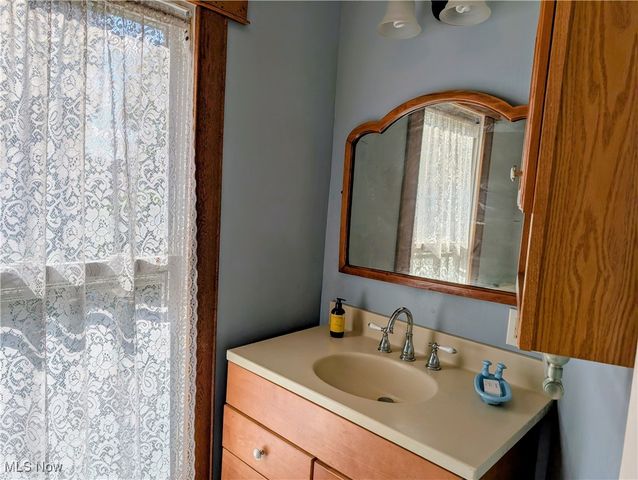 262 N 5th Street, Mcconnelsville, OH 43756