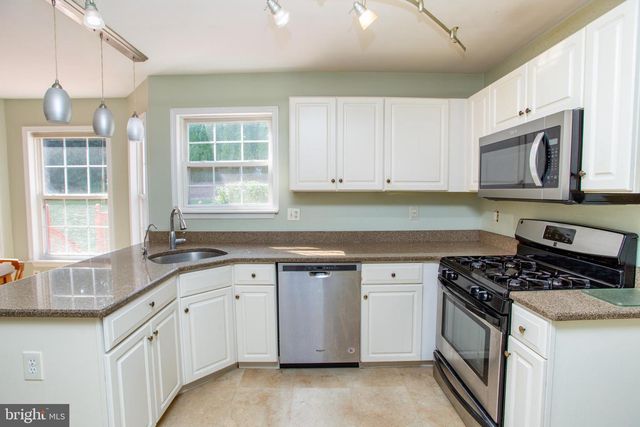 62 STEEPLECHASE DR, Doylestown, PA 18901