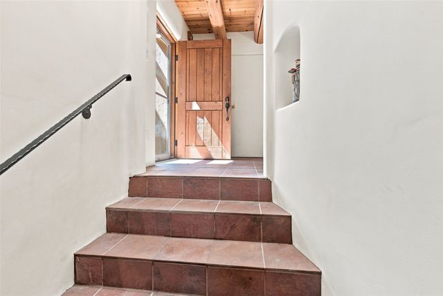 147 Gonzales Road 18, Santa Fe, NM 87501