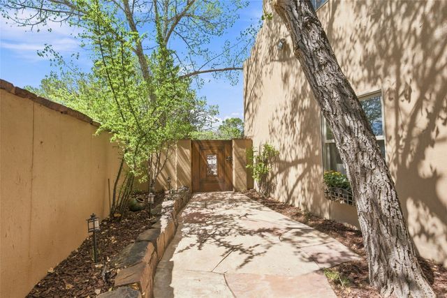 147 Gonzales Road 18, Santa Fe, NM 87501