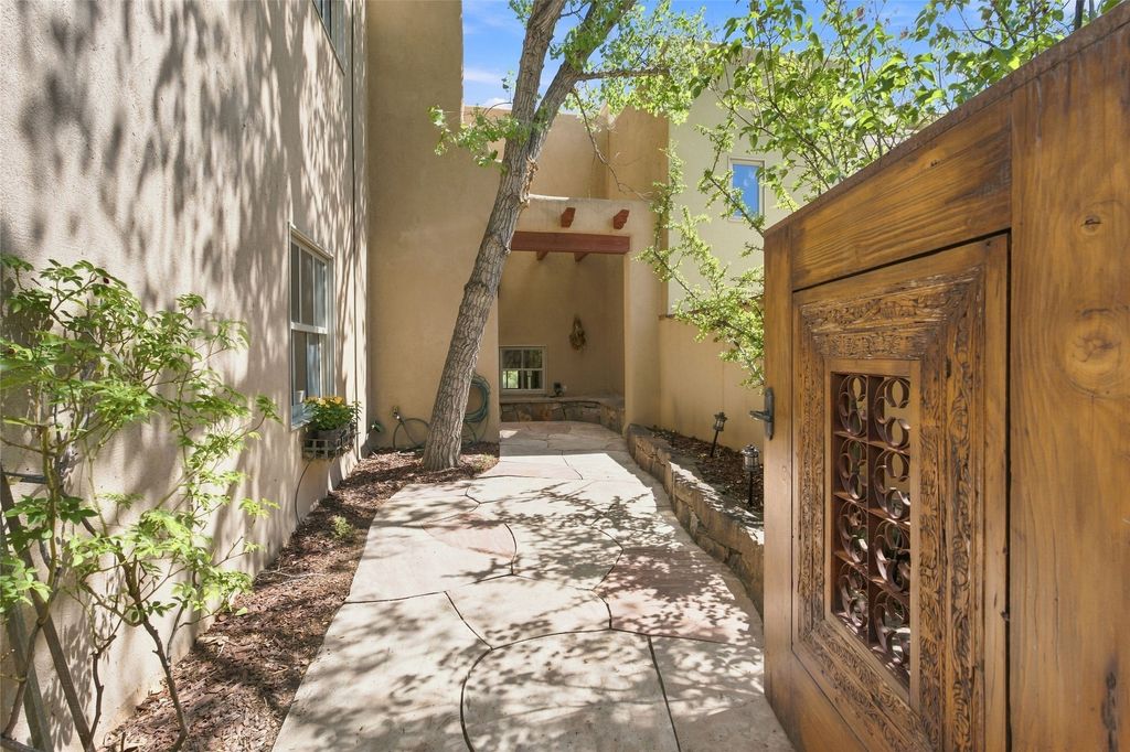 147 Gonzales Road 18, Santa Fe, NM 87501