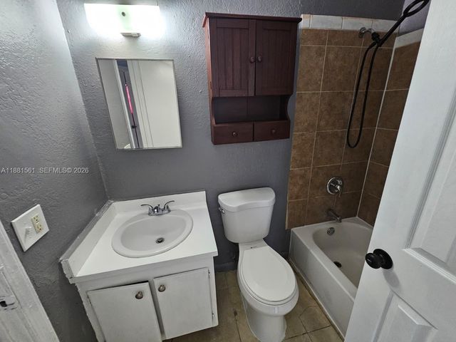 325 SW 80th Terrace, North Lauderdale, FL 33068