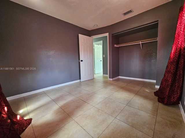 325 SW 80th Terrace, North Lauderdale, FL 33068