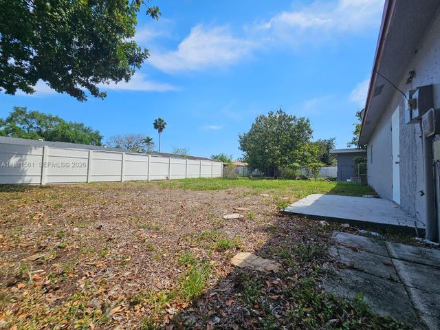 325 SW 80th Terrace, North Lauderdale, FL 33068